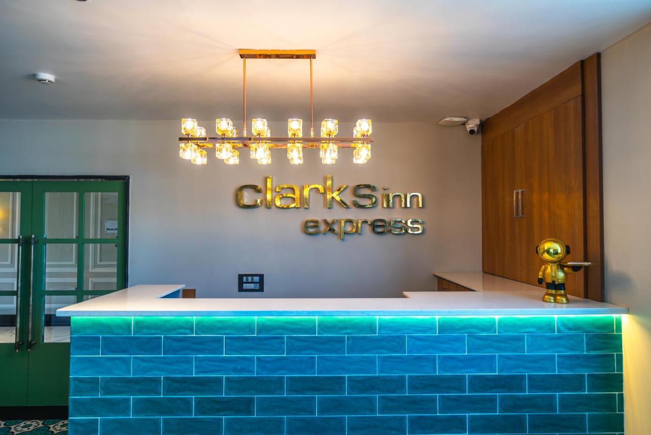 Clarks Inn Express, Rishīkesh Exteriör bild