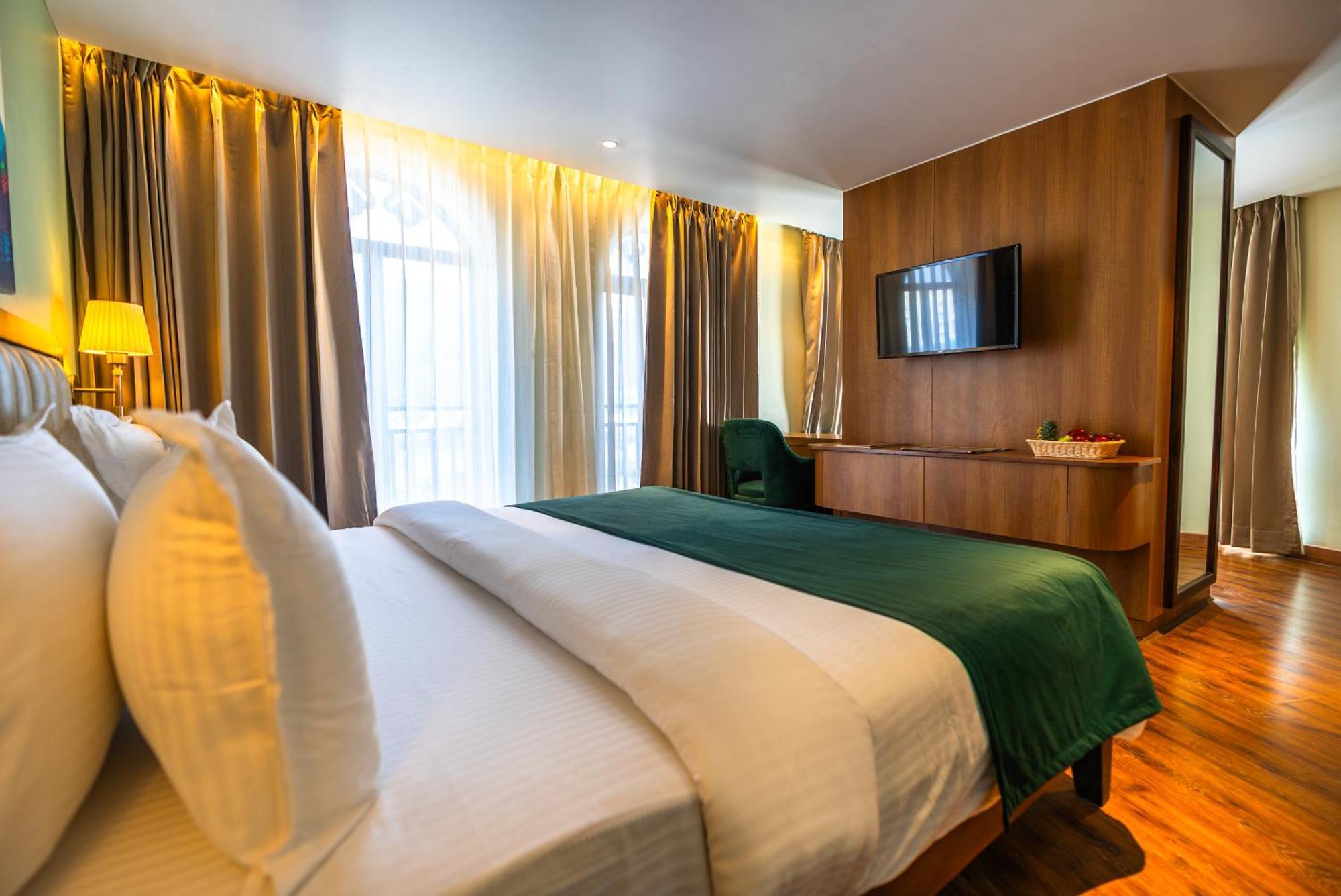 Clarks Inn Express, Rishīkesh Exteriör bild