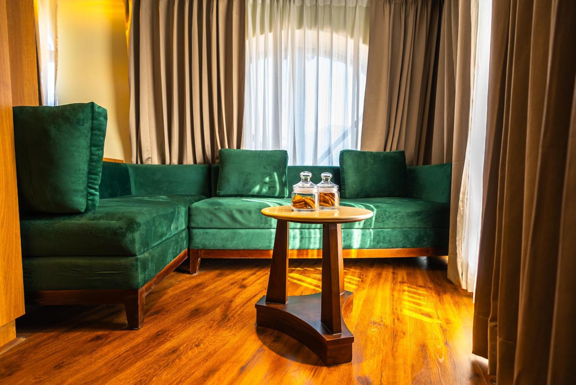 Clarks Inn Express, Rishīkesh Exteriör bild